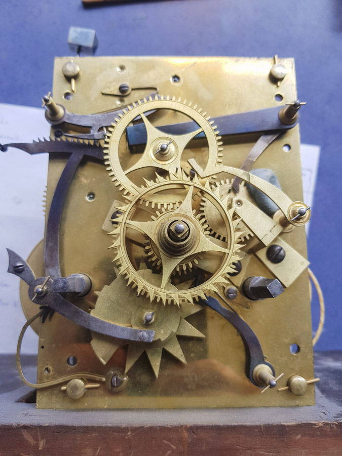 Uhrenmachermeister Bent Borwitzky Großuhrenwerkstatt in Hamburg Leistungen Reparaturen von Uhren aller Art 01